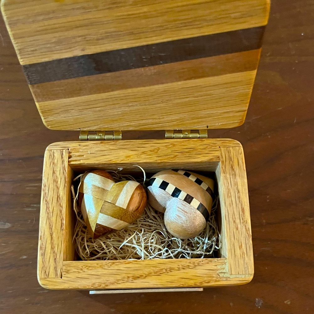 🤎TWO HEARTS BEAT AS ONE gift box. A gift of wood.  NWOT🤎